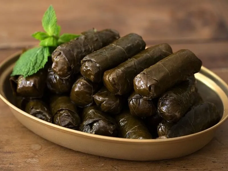 طرز تهیه دلمه برگ مو تبریزی اصیل آذربایجان ایران